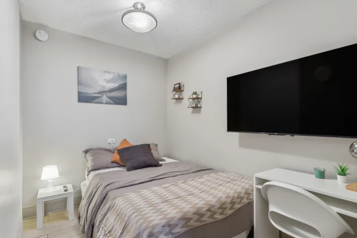 Flex Basic - Mayfair Place room for rent