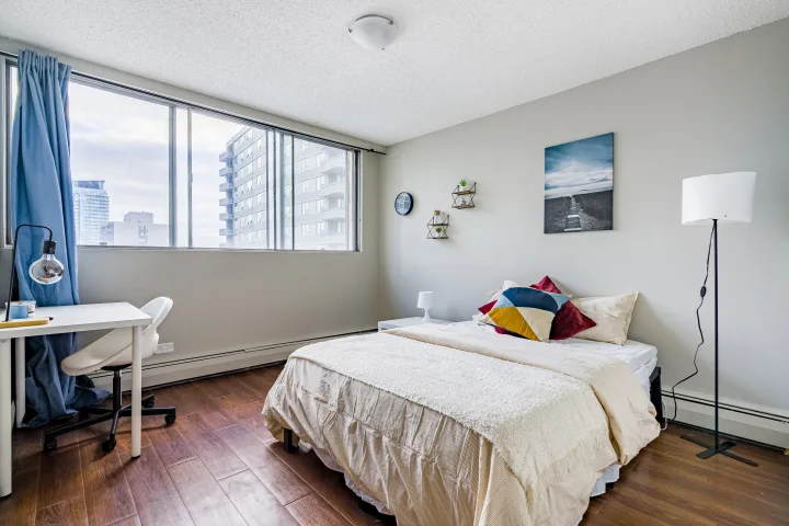 Master Room & Ensuite Bath - Downtown Calgary room for rent