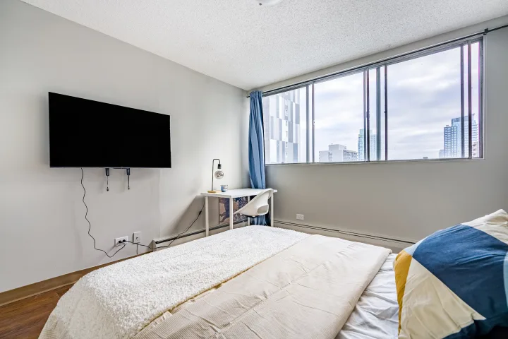 Deluxe Room - Downtown Calgary room for rent