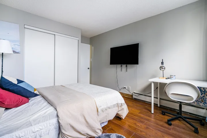 Deluxe Room - Downtown Calgary room for rent