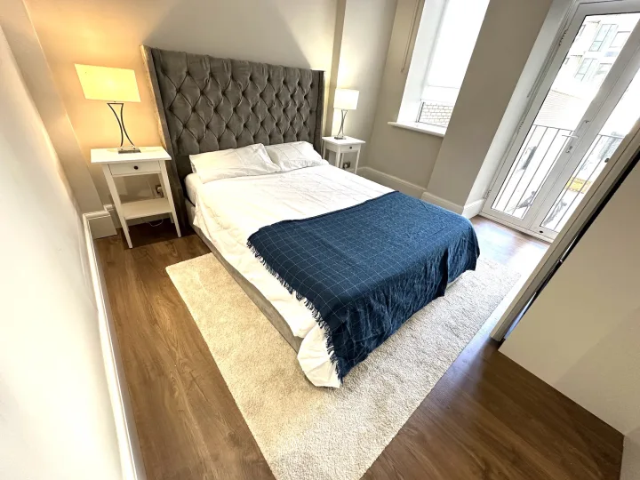 Deluxe Room - Central London | Dingley Road room for rent