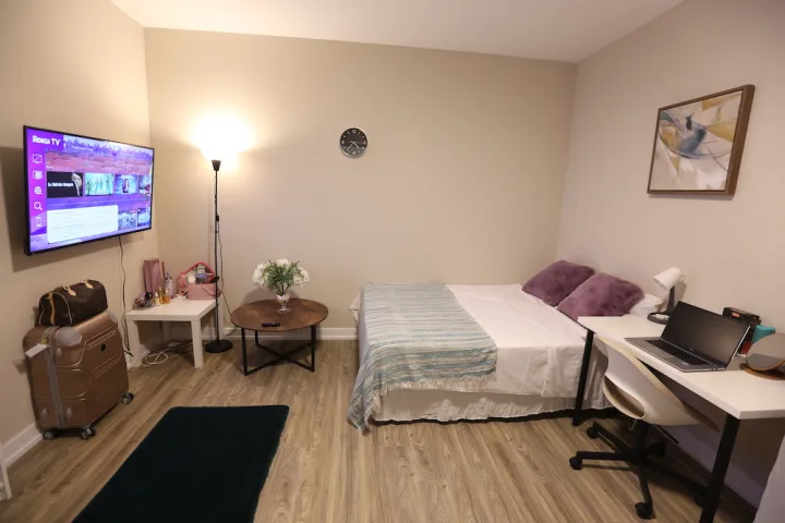 Private Basic | Bleecker (Female Only) room for rent