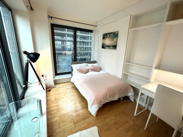 Flex Plus with Balcony - Canary Wharf | South Quay room for rent