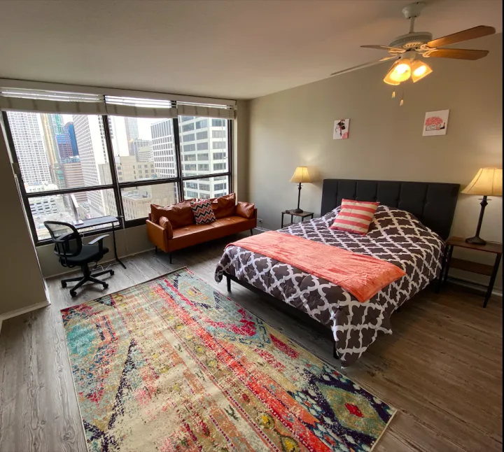 Deluxe Plus - River North room for rent