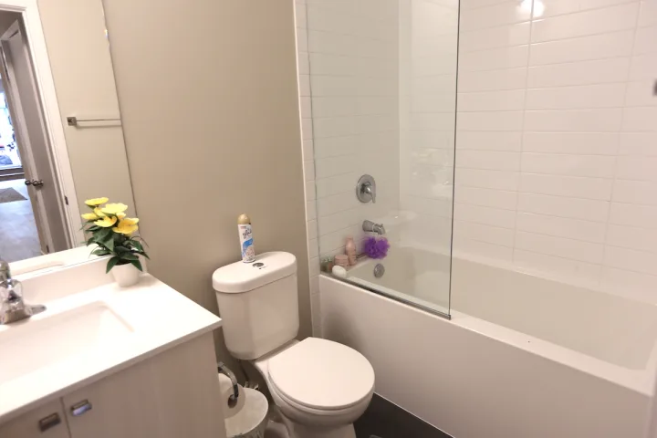 Private Basic | Bleecker (Female Only) room for rent