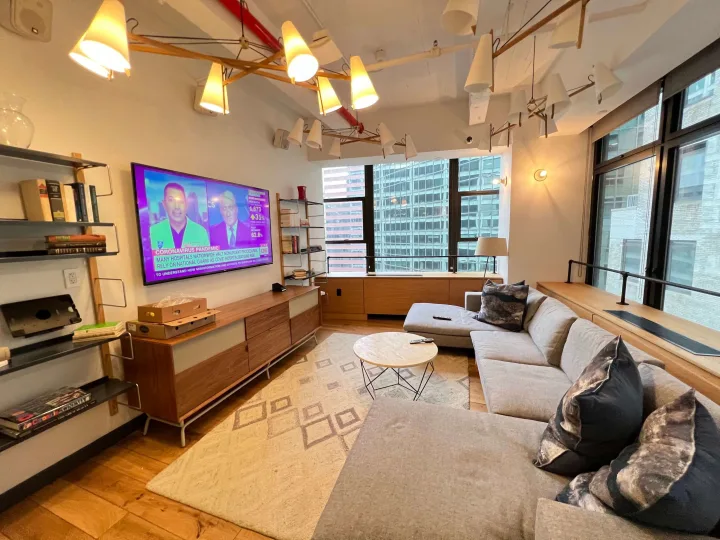 Flex Plus -  Wall Street room for rent