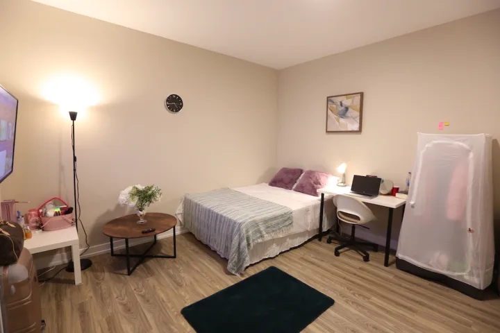 Private Basic | Bleecker (Female Only) room for rent