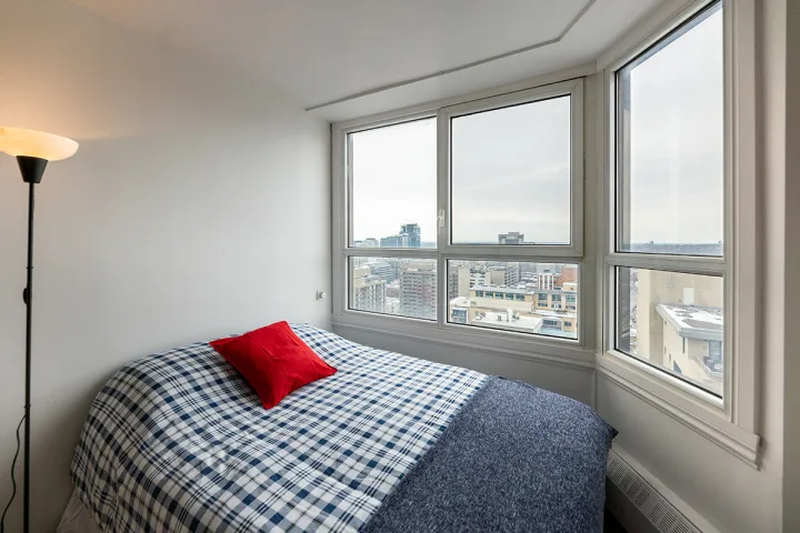 Flex Premium  - Guy & Concordia room for rent