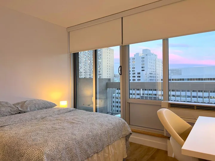 Flex Plus & Private Balcony - Maisonneuve room for rent