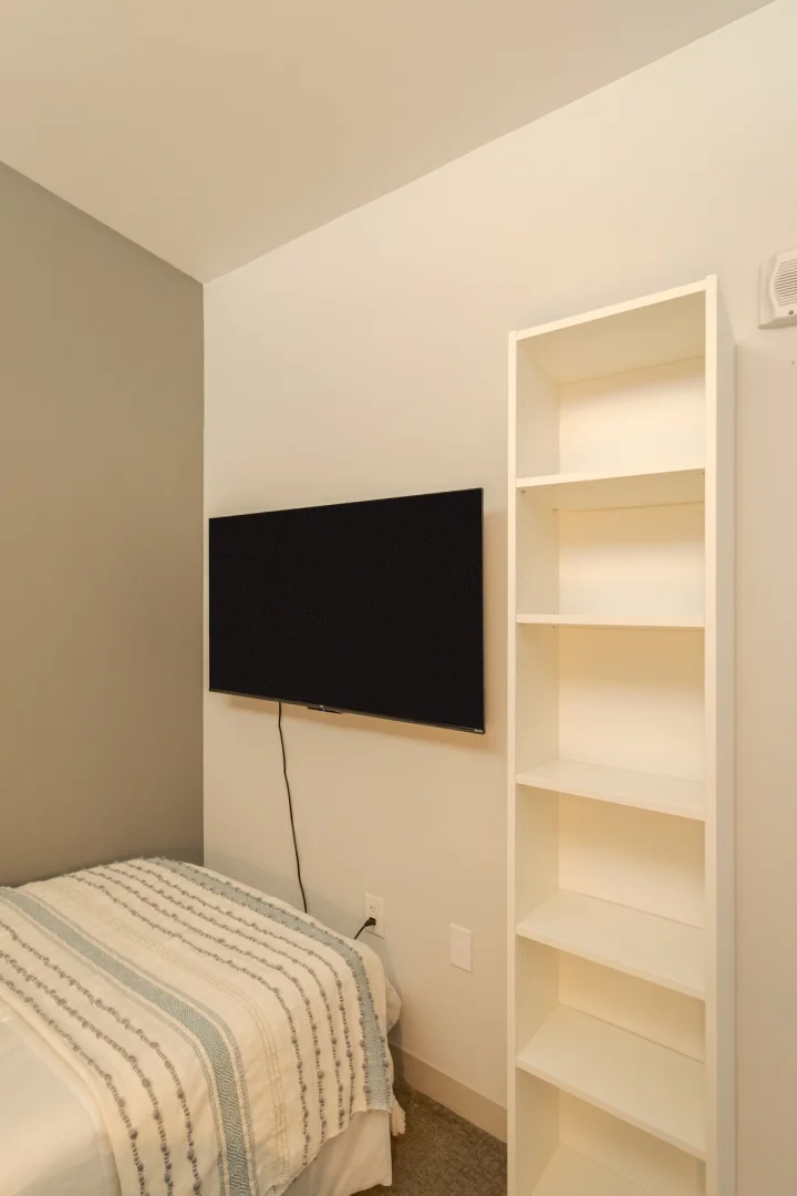 Private Basic - Brighton Residence room for rent