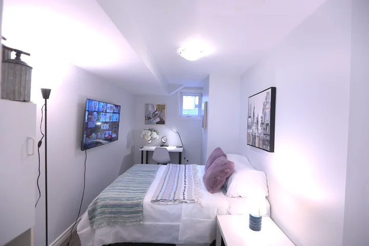 Master Room & Ensuite Bath (Basement) - North York room for rent