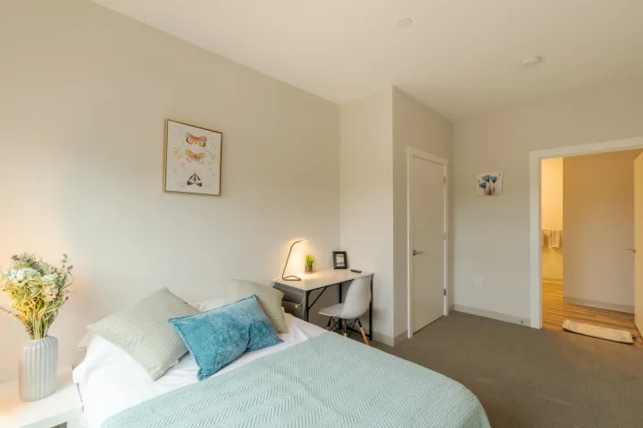 Master Room & Ensuite Bath - Brighton Residence room for rent