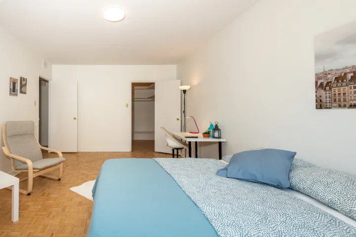 Master Room & Ensuite Bath  - Guy & Concordia | Regency room for rent