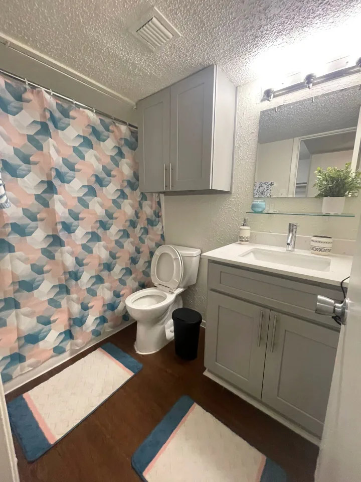 Studio Apartment - Red River room for rent