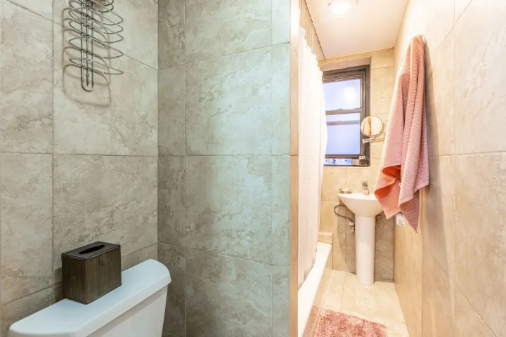 Studio Plus & Ensuite Bath - Midtown Manhattan room for rent