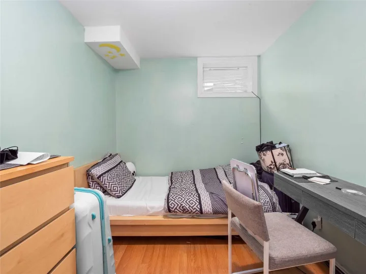 Deluxe Basement - Boake Street (Female Only) room for rent