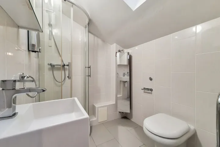 Deluxe Room with Private Bath - Bankside room for rent