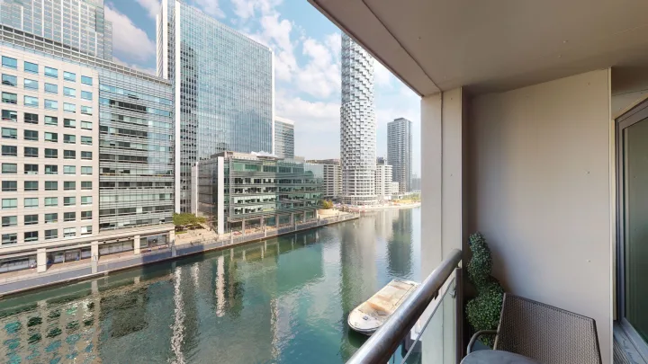 Master Room & Ensuite Bath  - Canary Wharf | South Quay room for rent