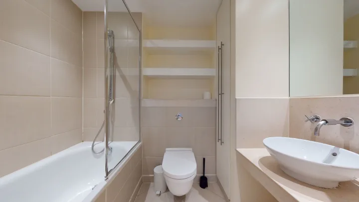 Master Room & Ensuite Bath  - Canary Wharf | South Quay room for rent