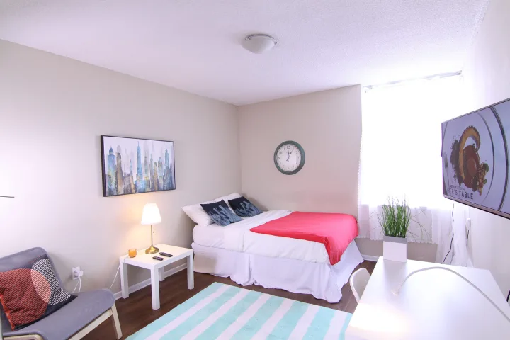 Deluxe Room | Sherbrooke room for rent