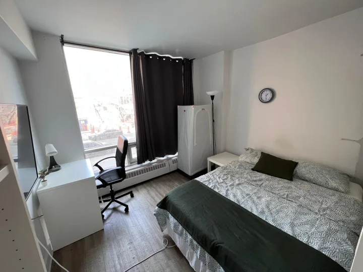 Flex Premium  - Guy & Concordia room for rent