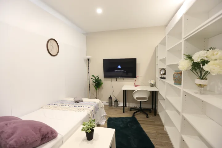 Flex Basic | Bleecker (only female) room for rent