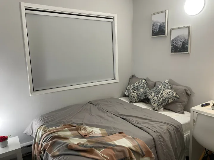 Small Deluxe Room - Victoria West room for rent