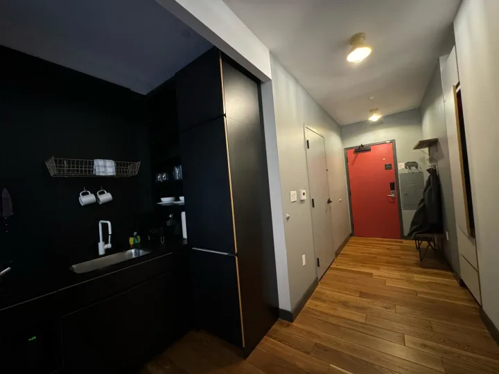 Studio Apartment - Wall Street room for rent