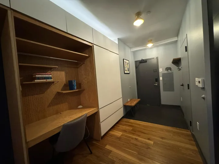 Studio Apartment - Wall Street room for rent