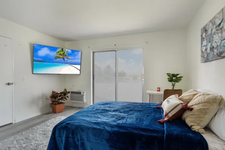 Master Room & Shared Bath - Miami Beach room for rent