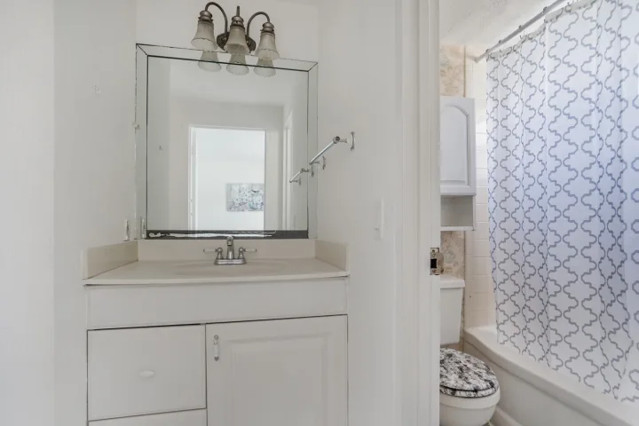 Master Room & Shared Bath - Miami Beach room for rent