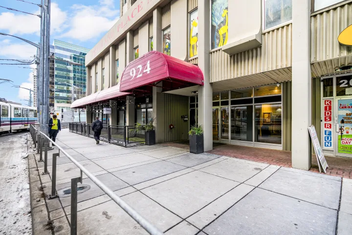 Flex Plus - Downtown Calgary room for rent