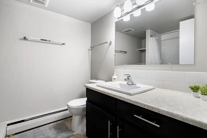 Flex Basic - Downtown Calgary room for rent