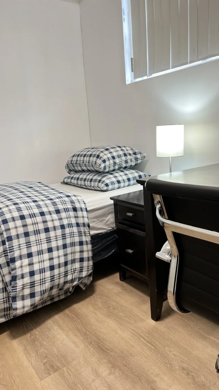 Superior Room in Keele and Finch room for rent