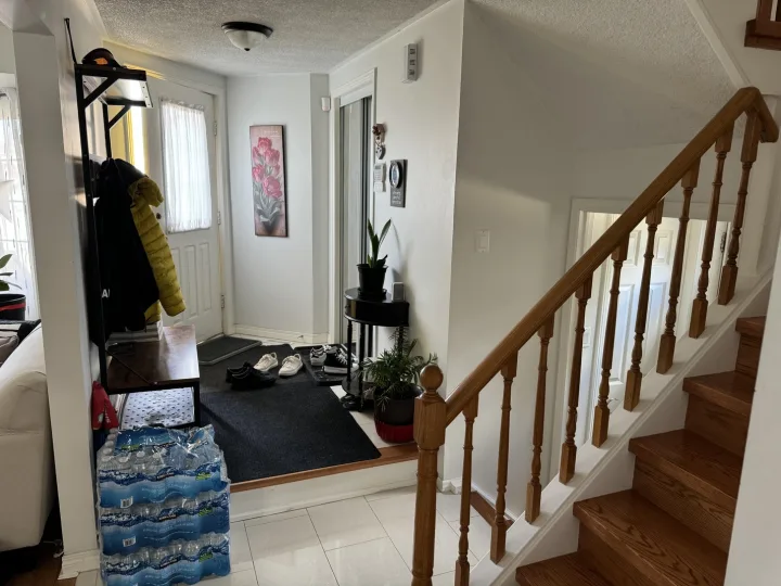 Superior Homestay - Seneca College Area room for rent