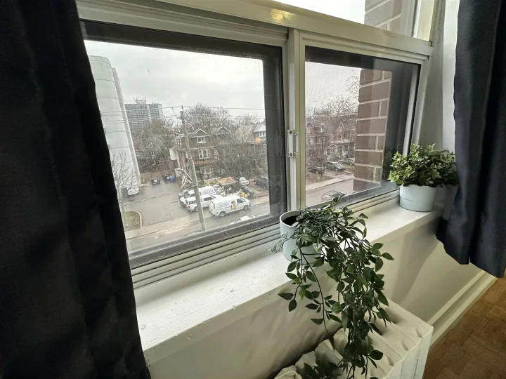 Silver Plus Room - Spencer Av room for rent