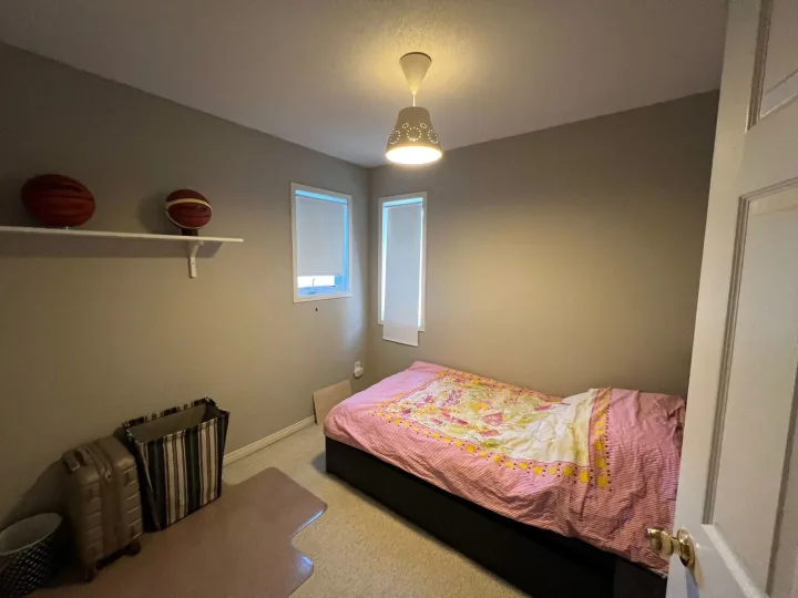 Premium Homestay Room - Torbarrie Rd, North York room for rent