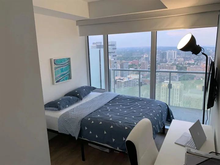 Silver Plus Room - Yonge St room for rent