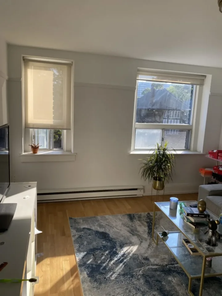 Deluxe Bedroom in Yonge and Eglinton room for rent