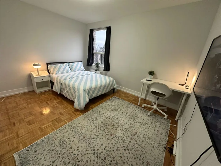 Silver Plus Room - Spencer Av room for rent