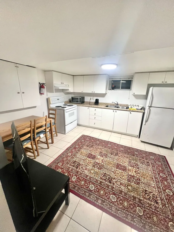 1+1 Basement in Lawrence W, North York room for rent