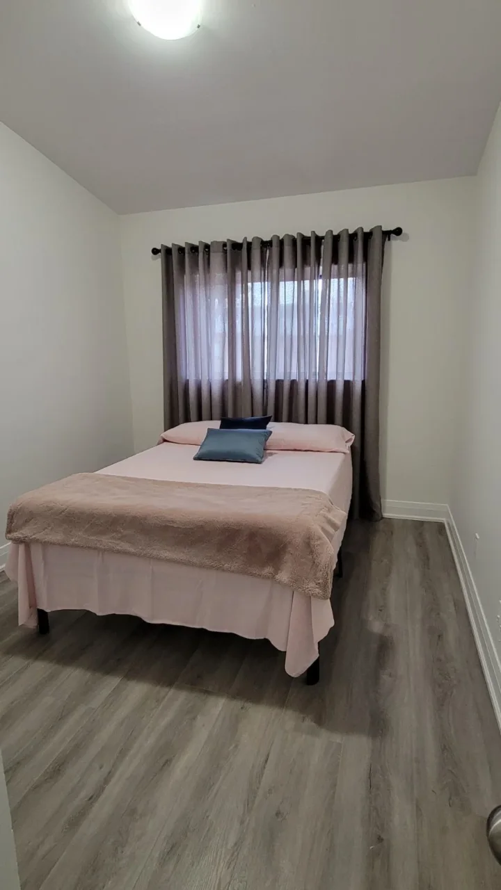 Deluxe Room - Don Mills room for rent