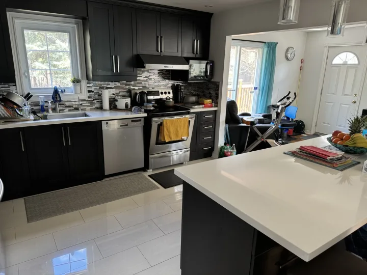 Superior Homestay - Seneca College Area room for rent