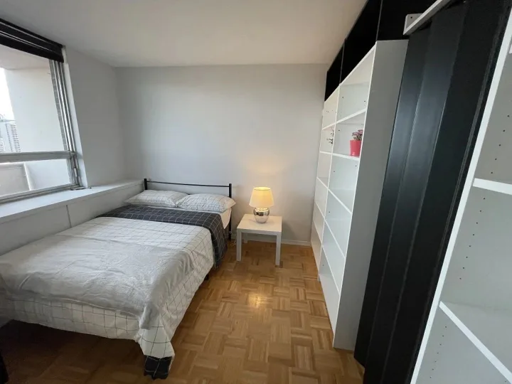 Flex Plus - 100 Wellesley St room for rent