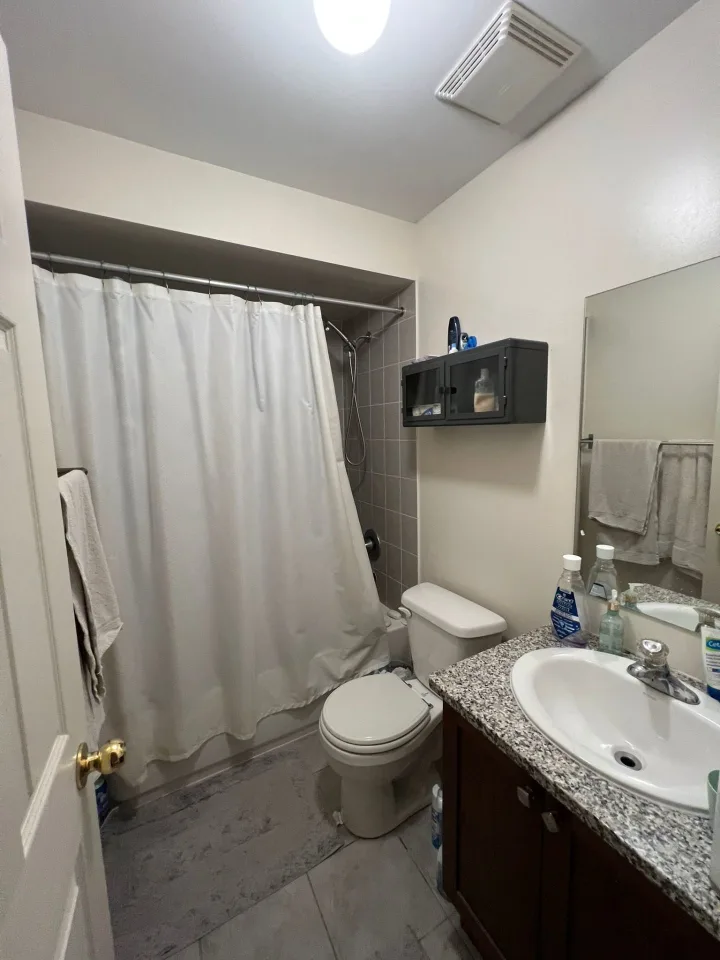 Premium Homestay Room - Torbarrie Rd, North York room for rent