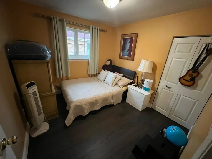 Elite Homestay Room - Laskay Cres, Toronto room for rent