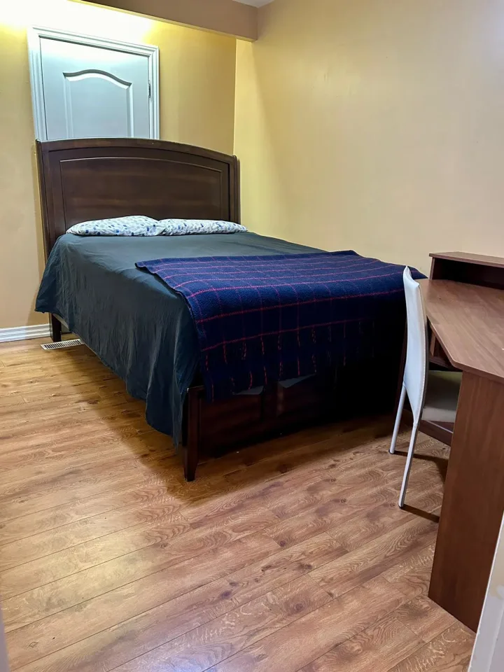 Comfort Room - Steeles & Yonge room for rent