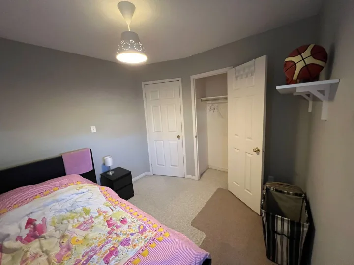 Premium Homestay Room - Torbarrie Rd, North York room for rent