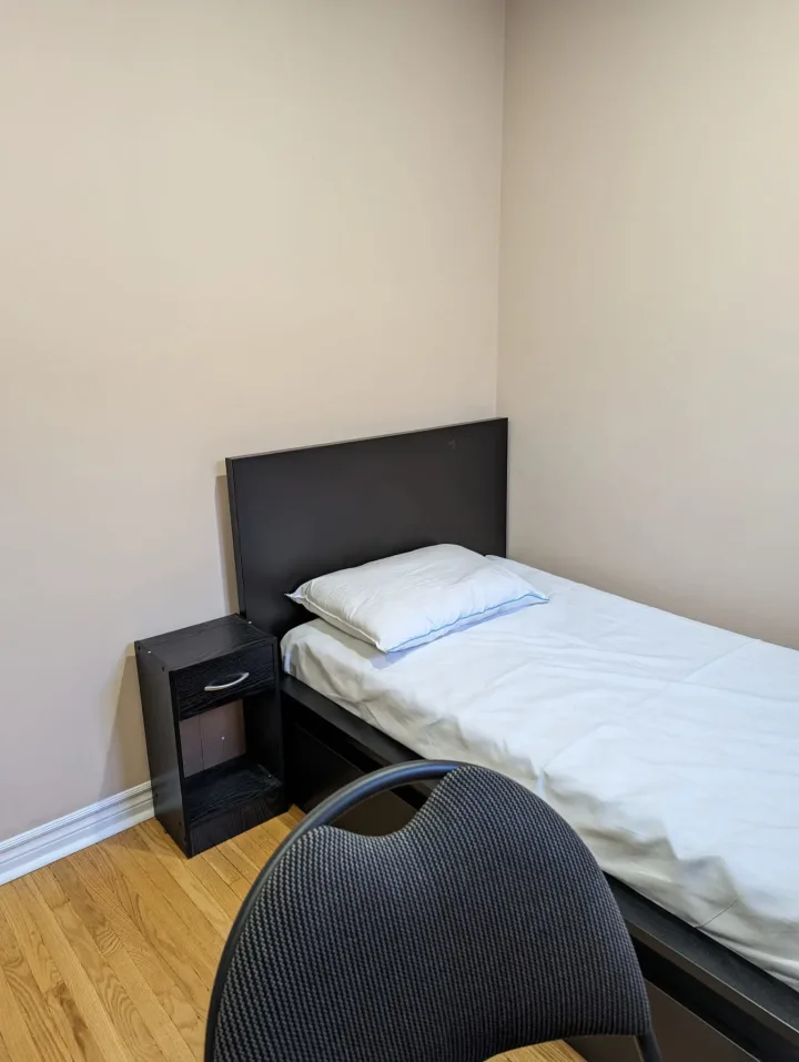 Private room near to York University room for rent