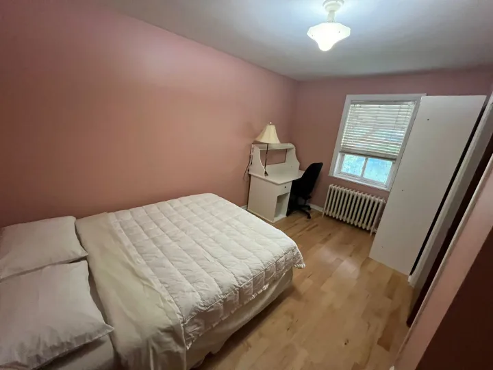 Premium Homestay Room - Whitmore Ave, Toronto room for rent